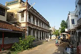 Le manque d'intérêt pour le patrimoine ainsi que l'urbanisation galopante de la ville ont grandement endommagé le centre historique. Karikal a ainsi perdu un nombre important de bâtiments anciens.