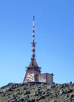 Station émettrice de télévision.