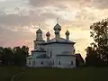 Église de la Nativité-de-la-Vierge (Kargopol). Les églises de Kargopol du XVIIe&nbsp;siècle sont ornées de chambranles en pierre uniques.
