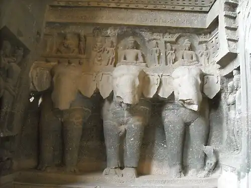 Panneau gauche avec des éléphants et des bouddha les chevauchant.