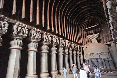 Rangée de colonnes gauche.