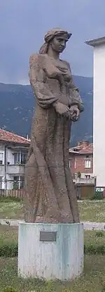 Monument à la rose (jeune fille avec une rose).