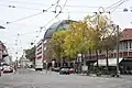 La Karlstraße avec  l'église néo-apostolique.