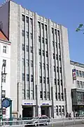 La façade du Karstadt sur l'Hermannplatz en avril 2011.