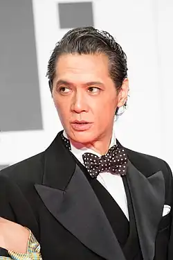 Description de l'image Kato Masaya from "Beyond The Bridge" at Opening Ceremony of the Tokyo International Film Festival 2016 (33643697385).jpg.