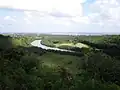 Vue de l’embouchure de la rivière Wailua et colline du heiau de Malae.