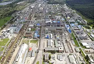 Usines chimiques.