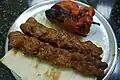 Kebab irakien généralement servi avec du khubz ou du samoon.
