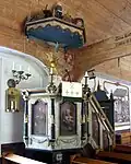 La chaire de l'église.