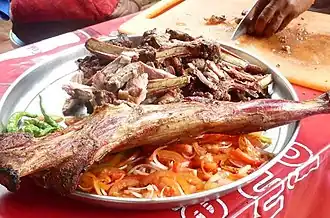 Avec des légumes.