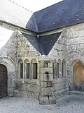 L'ossuaire attaché à la chapelle Saint-Lubin.