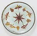 Plat en céramique lustrée décoré d’inscriptions en coufique, probablement Égypte, VIIIe ou IXe siècle