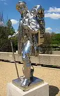 Kiepenkerl, acier inoxydable, 180&nbsp;×&nbsp;66&nbsp;×&nbsp;94&nbsp;cm, édition de 3. 1987. Hirshhorn Museum's Sculpture Garden