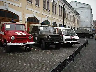 RAF-2203 (à l'extrême droite) qui a été utilisé lors de la procédure de liquidation de la Catastrophe de Tchernobyl