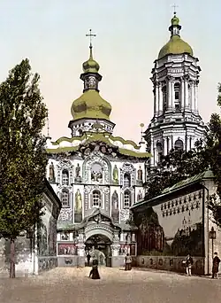 La façade ouest de l'église-porte. À droite, le grand clocher (image de la fin du XIXe&nbsp;siècle).