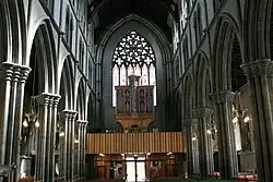 Nef et orgue.