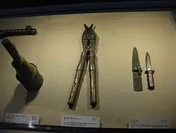 Grenade, coupe-fil et poignard de Kim Shin-jo au mémorial de la guerre de Corée.