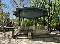 Le kiosque.