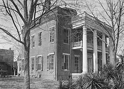 Le manoir Kirkpatrick incendié en 1935.