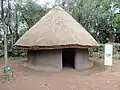 La hutte des adolescents de sexe masculin.