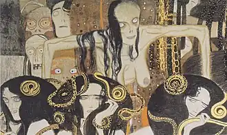 Une vieille femme nue et décharnée aux cheveux noirs et aux yeux exorbités surplombe les têtes de trois jeunes femmes sur fond de dorures.
