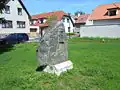 Klokoty, monuments aux "picards"