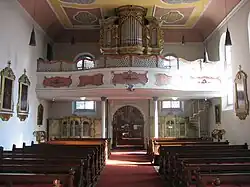 Vue de la tribune et de l'orgue.
