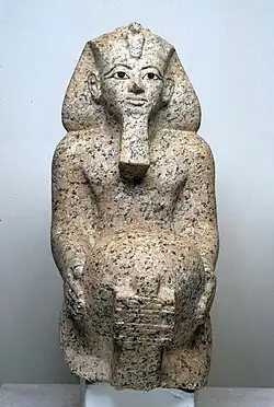 Hatchepsout agenouilléeGranit, peinture.H. 61,6 cm. Met