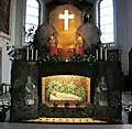 Photographié le samedi suivant, on y voit le Christ au tombeau.