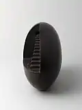 Kokutō (céramique noire), Kawakami Rikizo, grès, 1990.