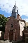 Porte latérale dans la cour du château.
