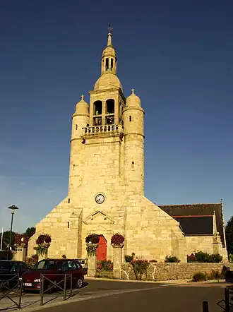 Façade principale de l'église Saint-Tugdual.