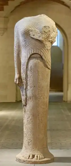 Korè de Chéramyès. Sanctuaire de l'Héraion de Samos. v. 570-560. Marbre de Samos, H. 1,92&nbsp;m. Louvre