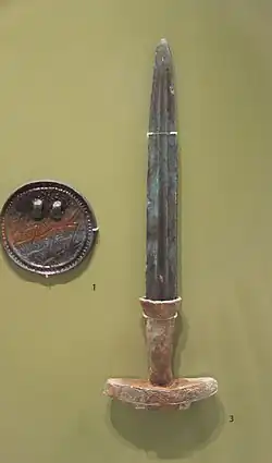 Le même miroir et dague de bronze de type coréen. Période Gojoseon. Musée national de Corée