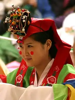 Un hwagwan (en)