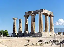 Ruines du temple d'Apollon de Corinthe.
