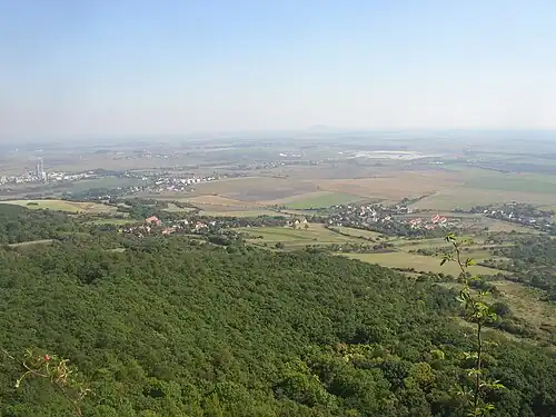 Jenčice : vue générale.