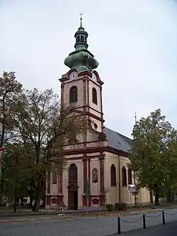 Façade et clocher.