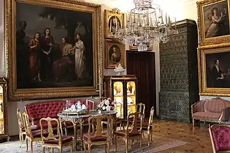 Le salon blanc.