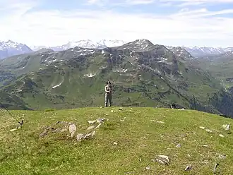 Vue du sommet, en arrière-plan.