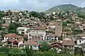 Les toits de la vieille-ville avec la tour Simikj.