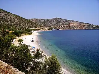La plage de Kryonéri.