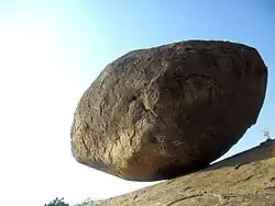 La boule de beurre de Krishna ; vue du sud-est.