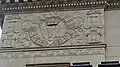 Côté parc : le monogramme de l’empereur Guillaume II.