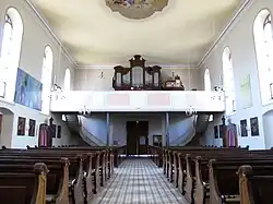 Vue intérieure de la nefvers la tribune.