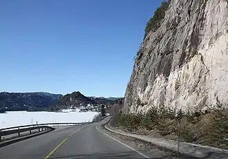 La Rv 41 près du lac Kviteseidvatnet.