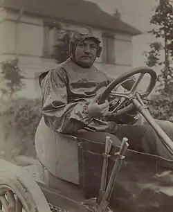 Léon Théry à son retour victorieux dans la 5e&nbsp;coupe (17 juin 1904).