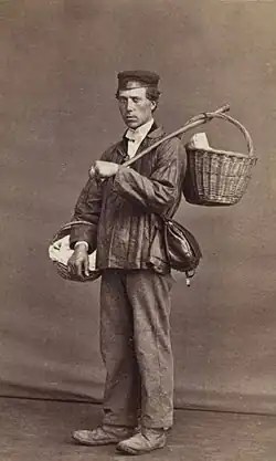 Henri Ledouble, messager et commissionnaire sur le site de Valentin-Cocq, 1868 (épreuve photographique sur papier ; 9&nbsp;×&nbsp;6&nbsp;cm).