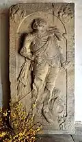 Pierre tombale d'un chevalier dans l'ancienne église du prieuré