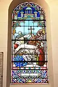 L’église Saint-Louis est éclairée par de nombreux vitraux remarquables.